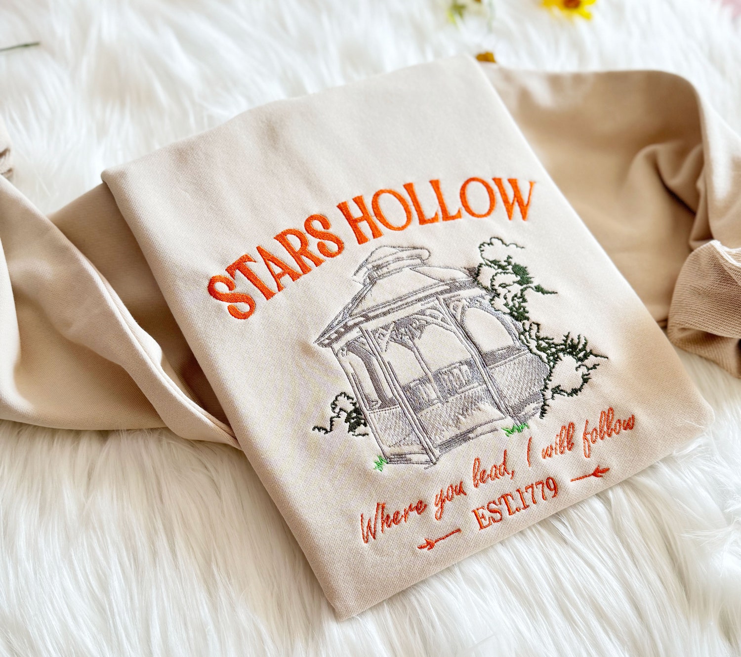 Stars Hollow Pavilion Embroidered Sweatshirt Hoodie Connecticut Star Hollow Crew Neck T-shirt image 1