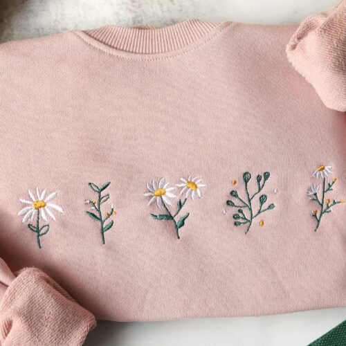 Pink Daisy Embroidered Crewneck Sweatshirt - Lovely Floral Sweatshirt Gifts for Her Gift for MAMA image 0