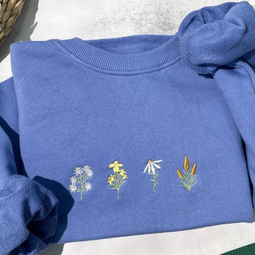 Crewneck Daisy Sweatshirt Embroidered - Vintage Flower Unisex Sweatshirt Gifts for Girlfriend image 0