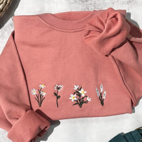 Pink Crewneck Daisy Sweatshirt - Embroidered Flower Vintage Floral Sweater Lovely Daisy Gifts for Her image 0