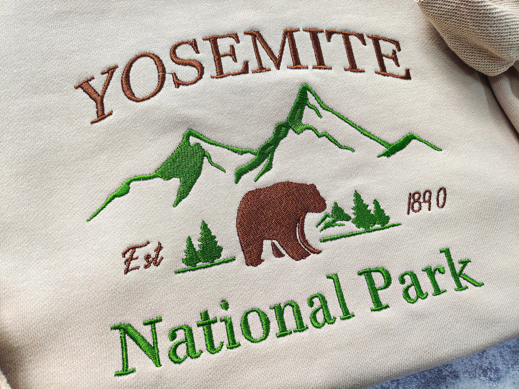 Yosemite National Park Embroidered Sweatshirt - Vintage Yosemite Crewneck National Park Gifts for Her image 4