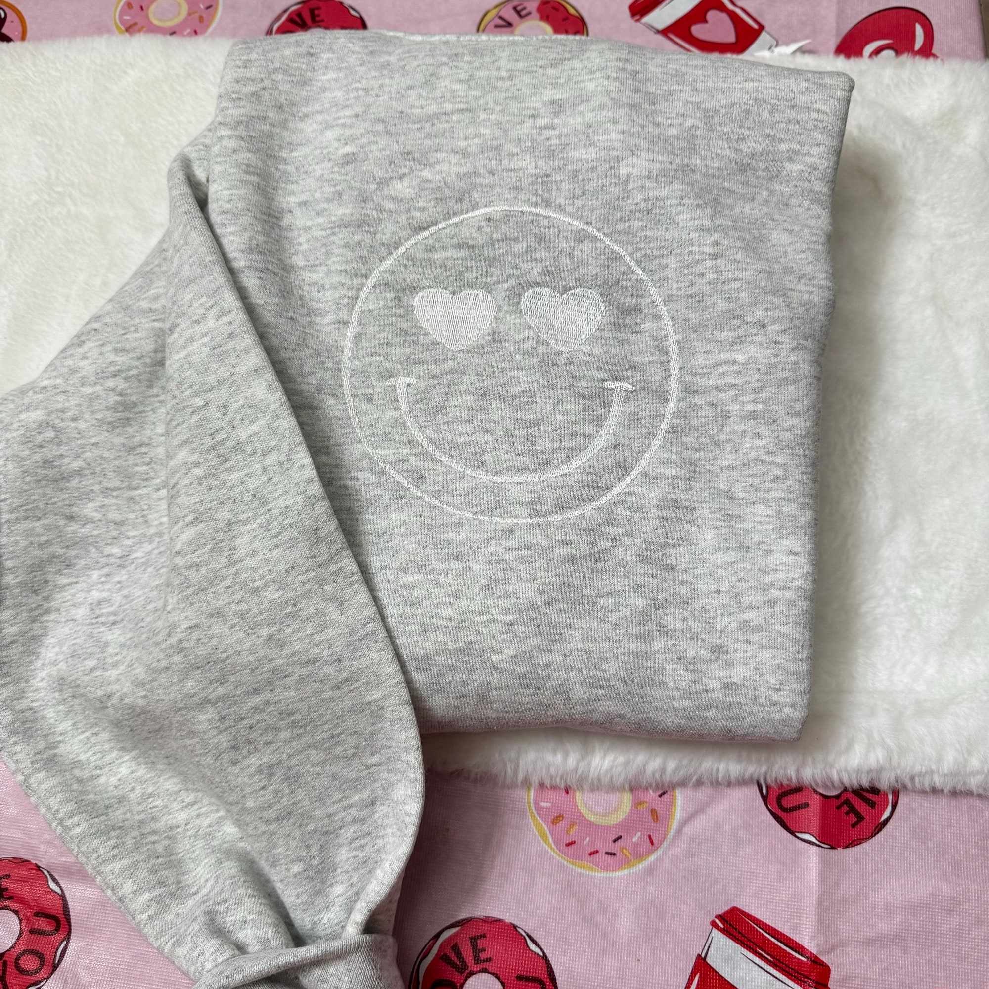 Smiley Face Heart Eyes Embroidered Sweatshirt - Y2K Style Crewneck Unisex Funny Clothing Valentine's Day Love Gift image 2