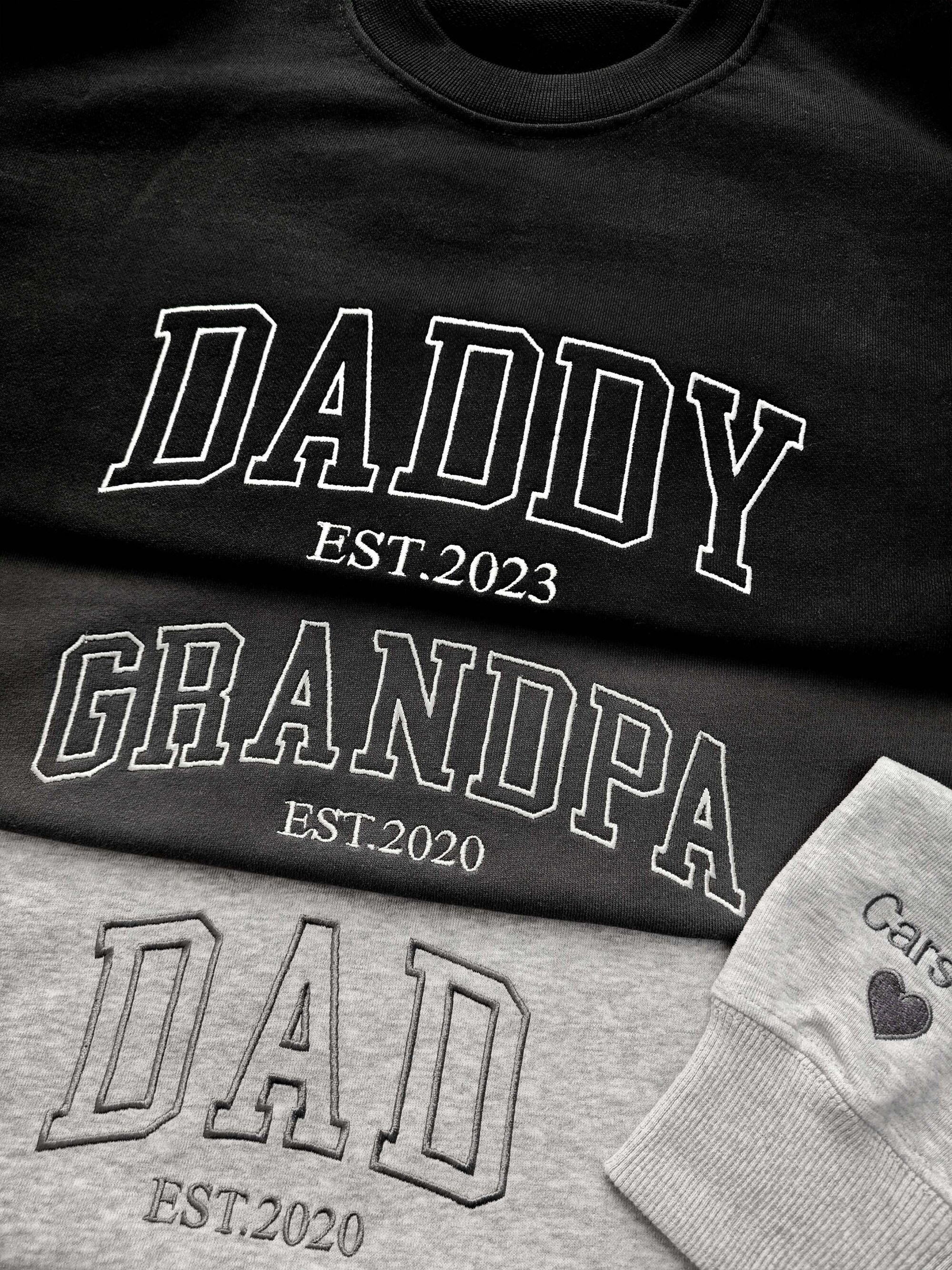 Personalized Embroidered Dad Est. Year Sweatshirt - Dad Announcement Annonce Grossesse Papa Grandpa Sweatshirt Father's Day Shirt Gift for Dad image 1