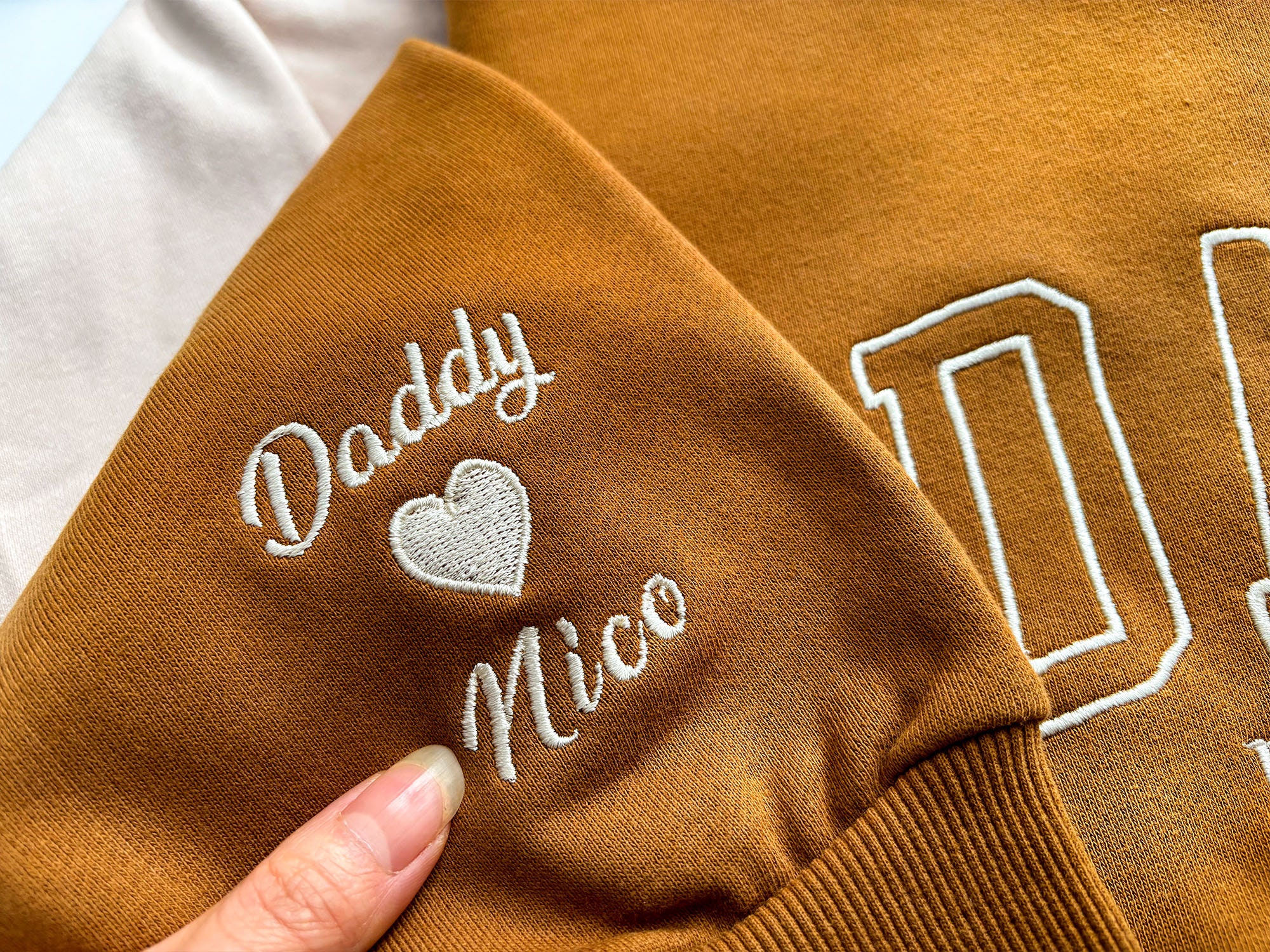 Custom Dad/Mom Embroidered Sweatshirt - Name on Sleeve with Heart Papa Hoodie Fête des Pères Father's Day Gift New Dad Gift image 2