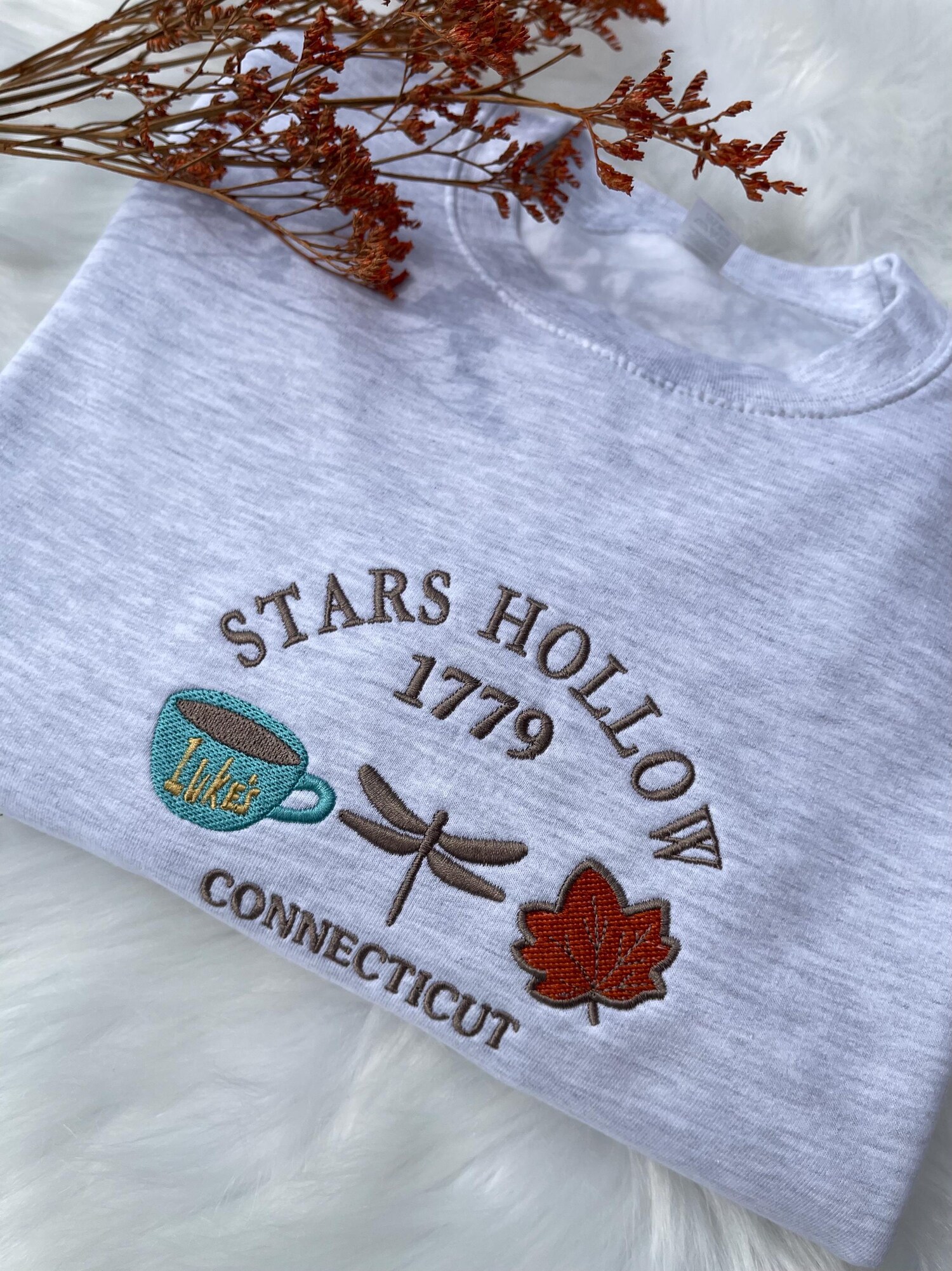 Stars Hollow 1779 Connecticut Embroidered Sweatshirt Vintage Crewneck Retro Fall Embroidery image 4