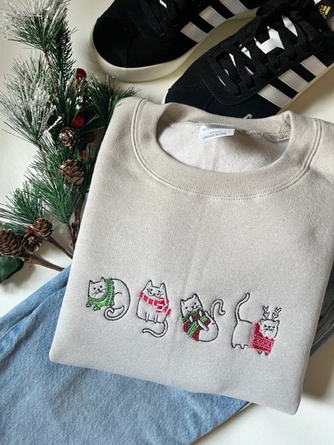 Cozy Winter Cats Embroidered Crewneck Sweatshirt Cute Animal Design Warm Casual Wear image 3